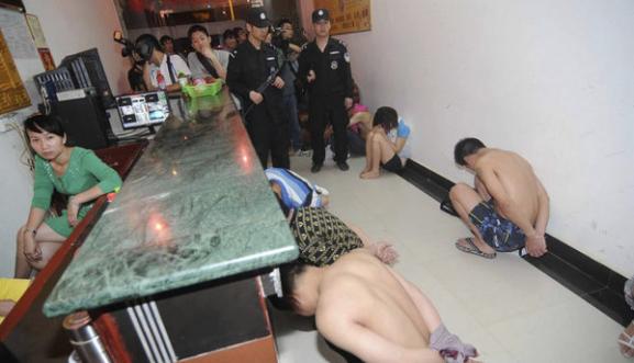 不堪入目的扫黄现场 社会热点